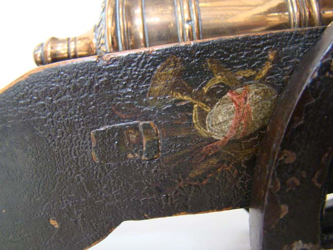 A wonderful 17th century Dutch bronze barreled salute cannon with original painted carriage — image 8